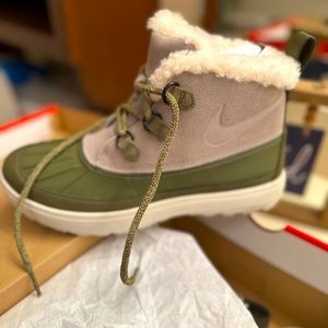 Women's Nike Woodside Chukka 2 Light Taupe Bone 537345 200